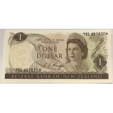 NEW ZEALAND 1975 . ONE 1 DOLLAR BANKNOTE . STAR REPLACEMENT . UNCIRCULATED